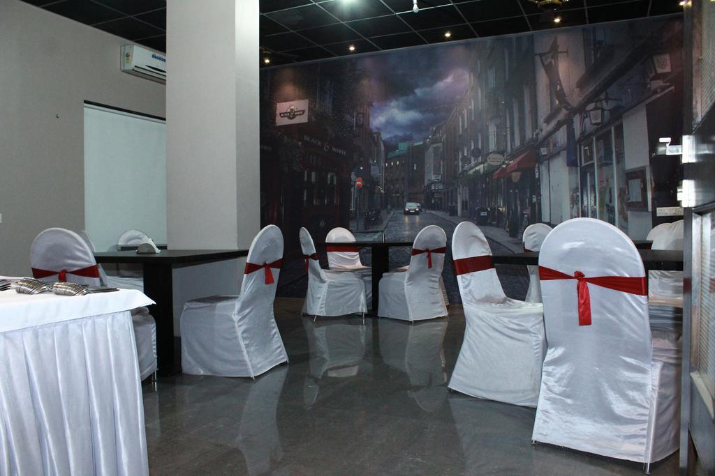 The Sky Court Hotel Aurangabad  Exterior foto