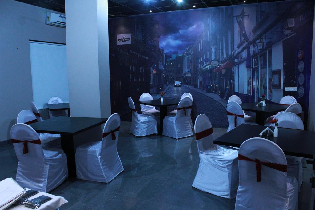 The Sky Court Hotel Aurangabad  Exterior foto
